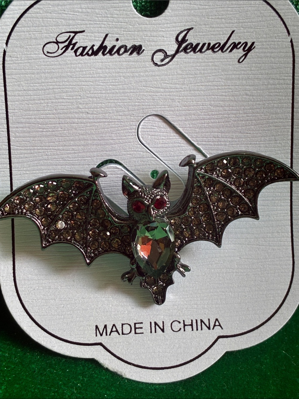 NWT Gothic bat brooch with faceted crystals on wings eyes and belly Halloween